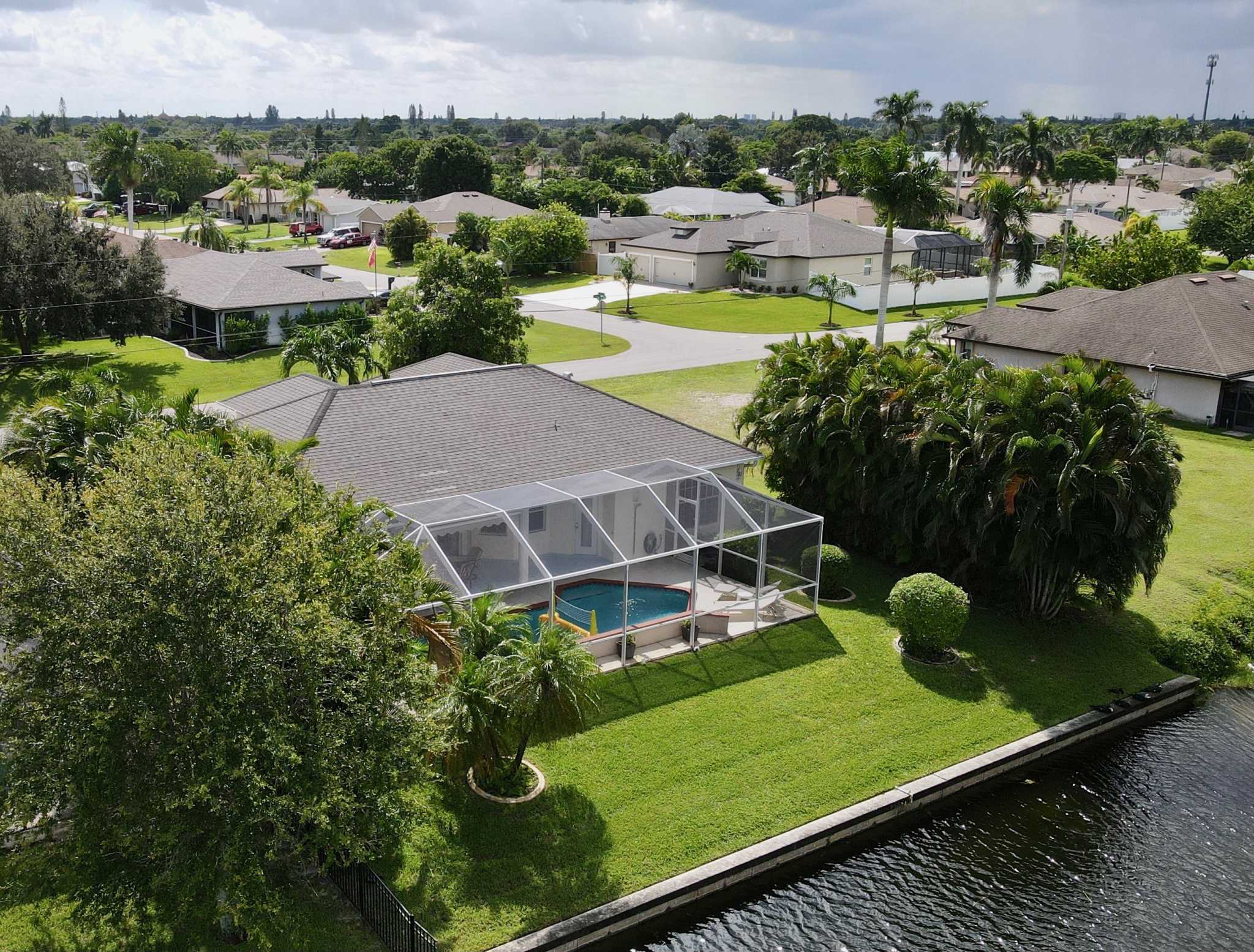 Villa Bellevue - Villa mit Pool, romantischem Wasserblick und Florida-Feeling pur
