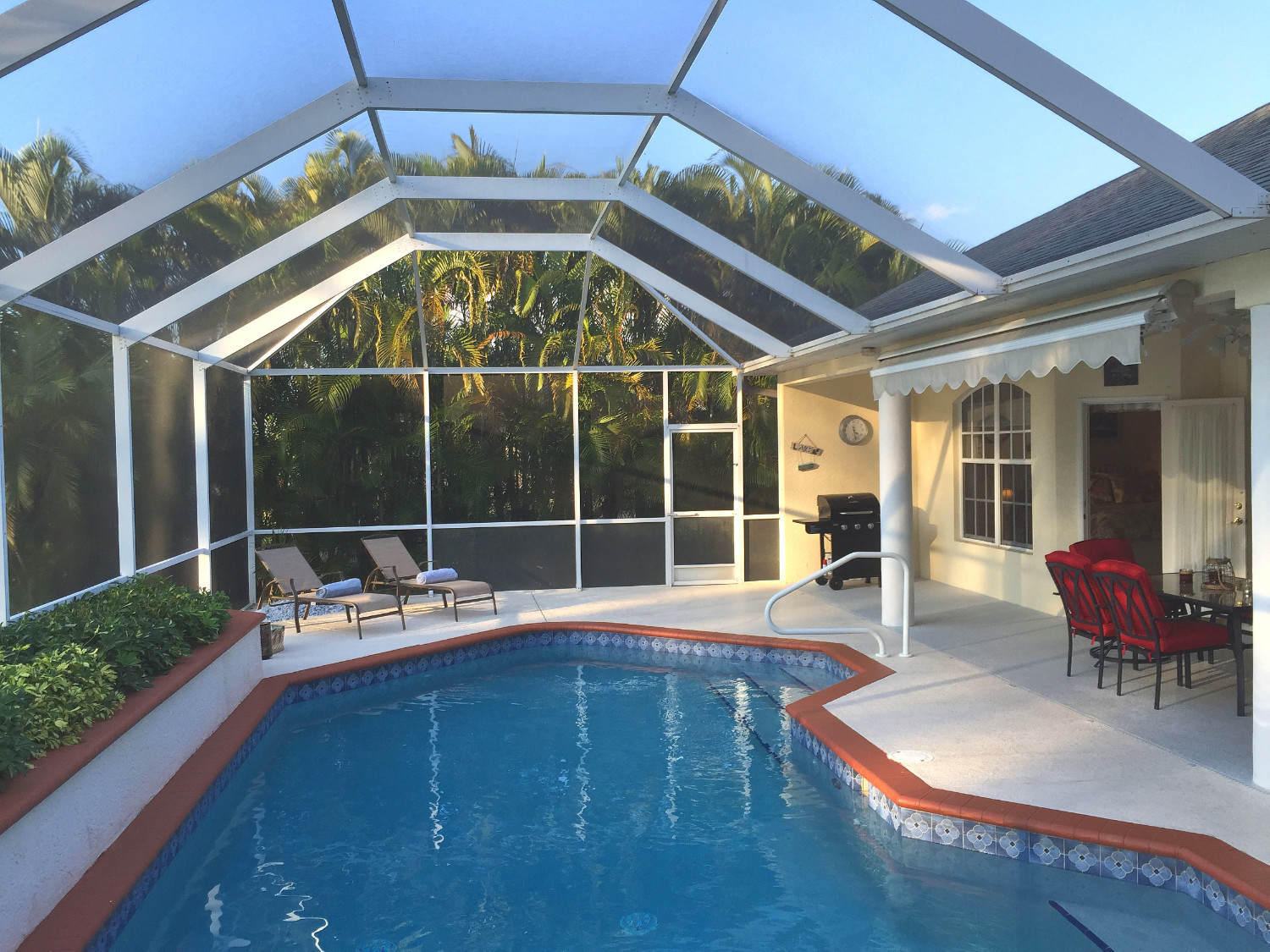 Villa Bellevue - Villa mit Pool, romantischem Wasserblick und Florida-Feeling pur